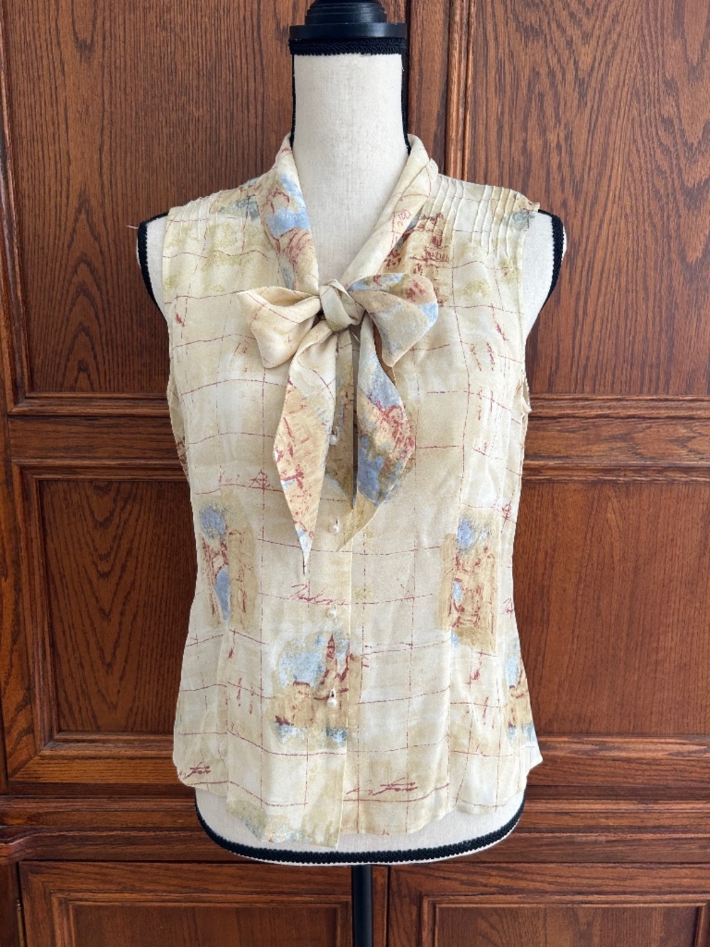 Dué Per Dué VINTAGE 90s 100% Silk Beige Sleeveless Top Bow Tie Neckline Size 6